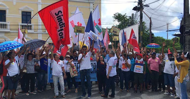 União e luta marcam início de 2018 para servidores de Fortaleza (CE)