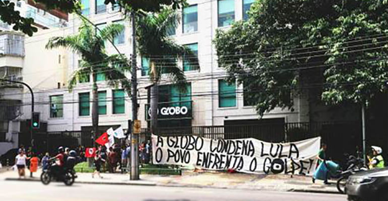 Movimentos sociais ocupam sede da Rede Globo, no Rio