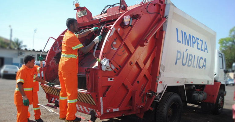 Tecnal é proibida de transportar empregados nos estribos dos caminhões de lixo