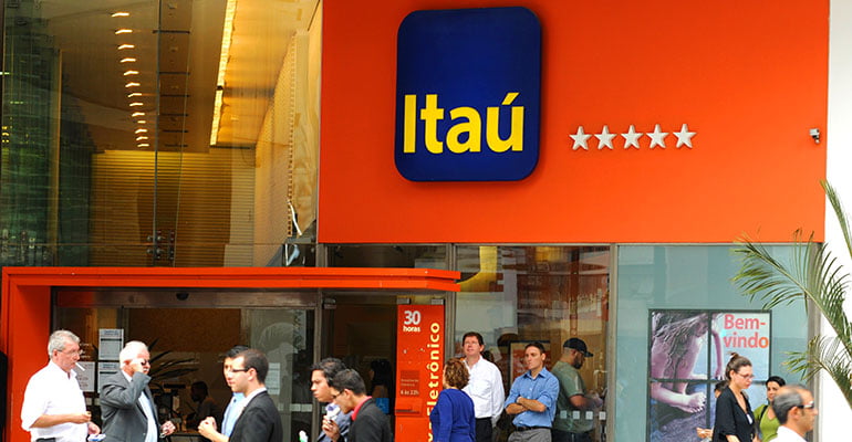 Cliente Itaú no Brasil paga em um mês o que o do Paraguai paga no ano