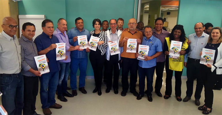 Centrais entregam Agenda Prioritária à pré-candidata à Presidência Manuela d'Ávila