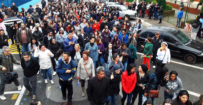 Servidores de Poá (SP) entram em greve contra a terceirização