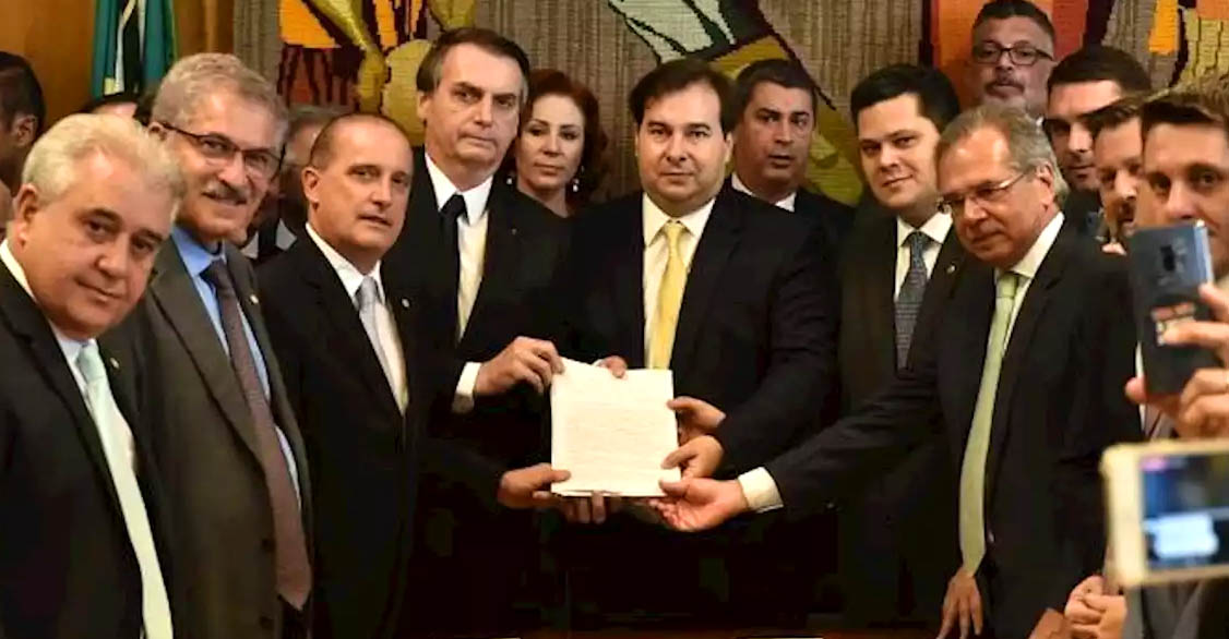 Pontos da reforma: Bolsonaro abre guerra contra aposentadoria pública